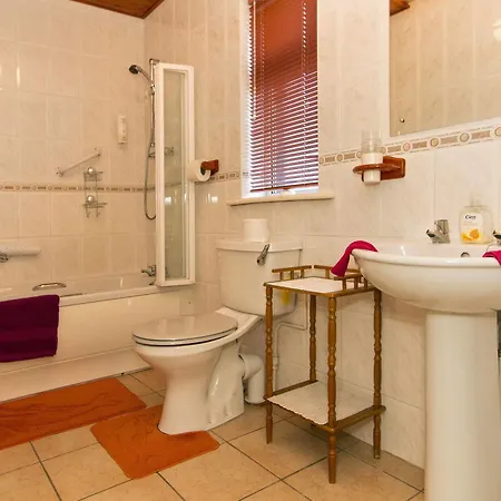 Augusta Guest house Westport